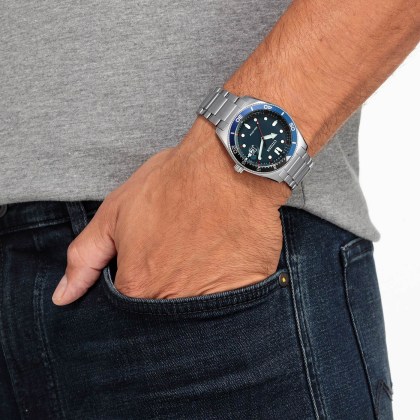 AW1761-89L_Model.thumb_